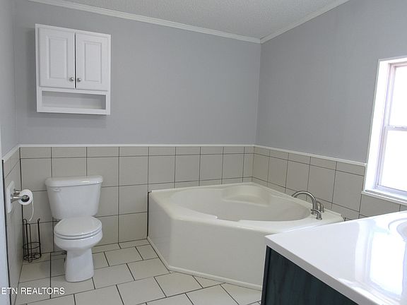 5th image of 620 Saint Johns Dr #8