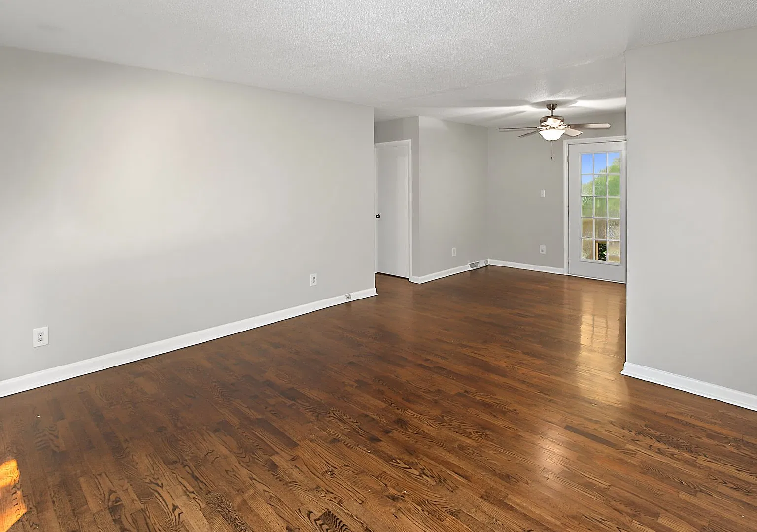 4 Bedroom Brick Ranch in Prime Location! — Photo 4