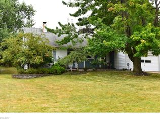917 Barkston Dr, Highland Heights, OH 44143