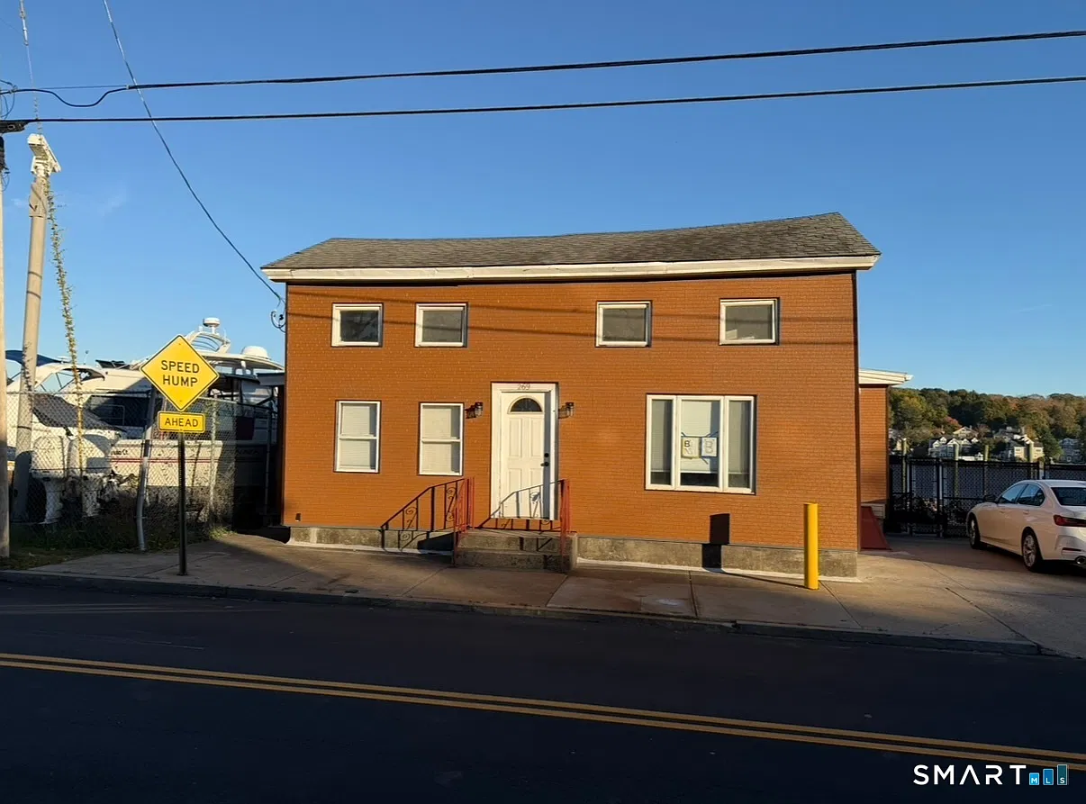 4 bed, 2.0 bath, 1842 sqft, $3,300 — Photo 1