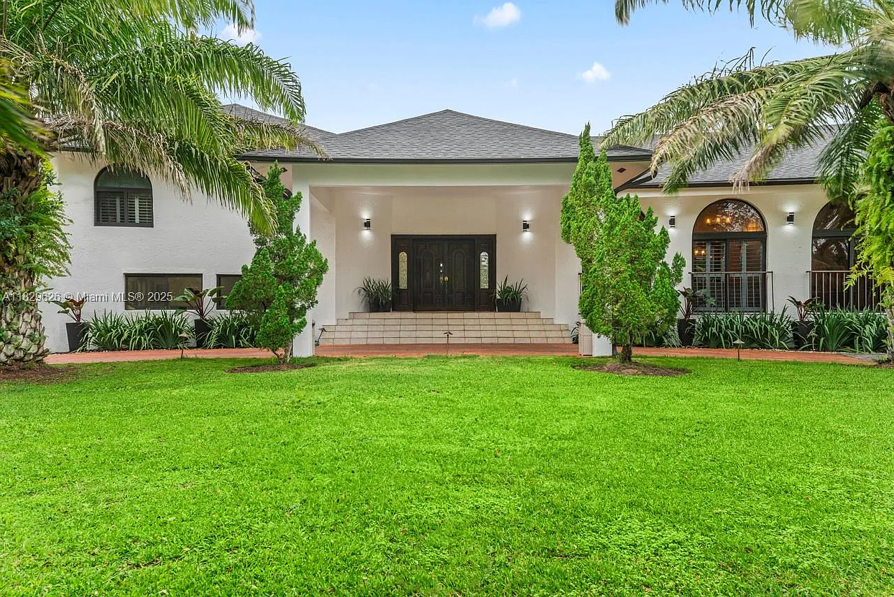 5 bed, 6.0 bath, 3996 sqft, $16,500 — Photo 1