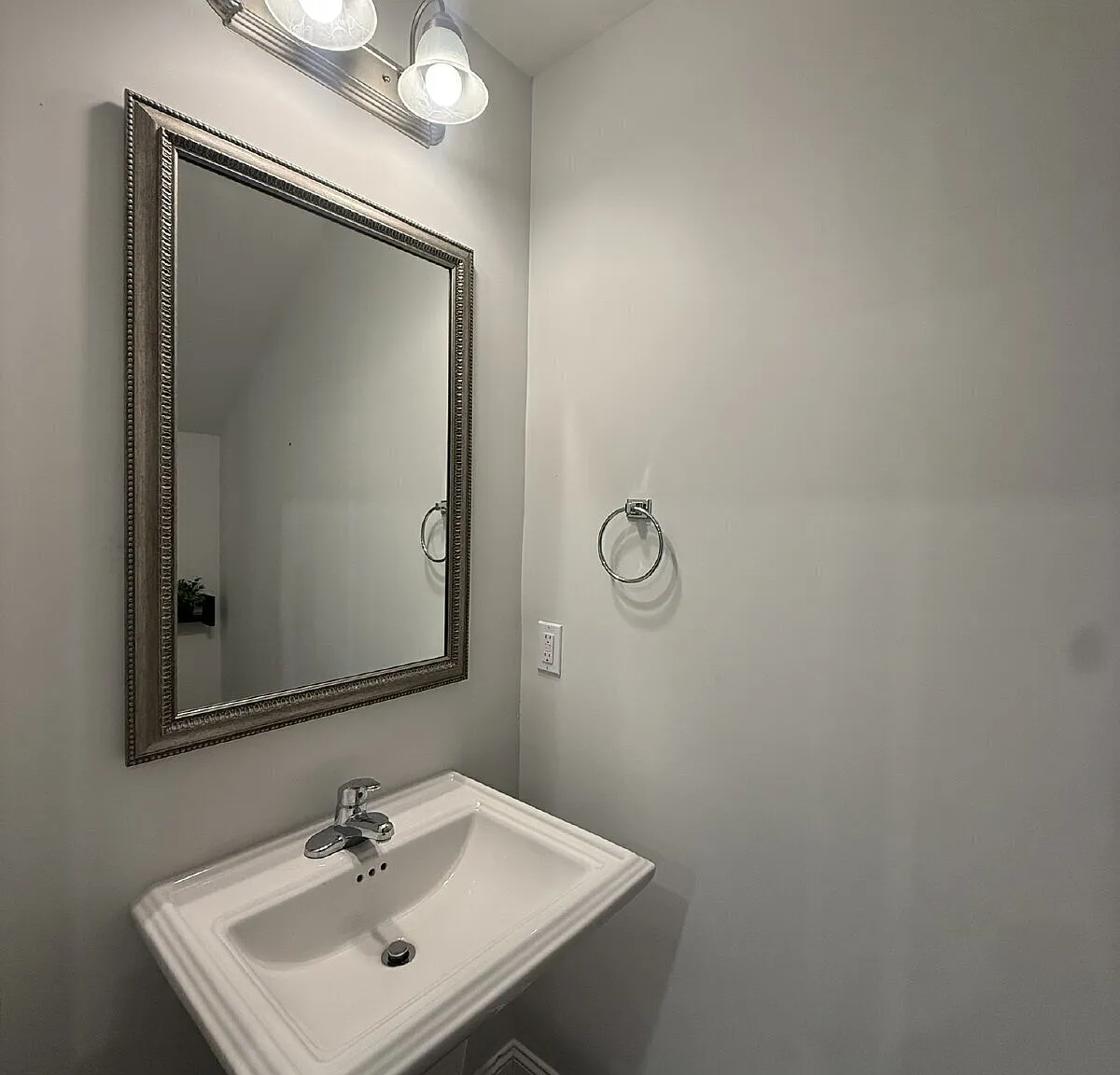"3-Bed Townhouse with Granite Elegance at 45 Dorsey Drive, Richmond Hill!" — Photo 4