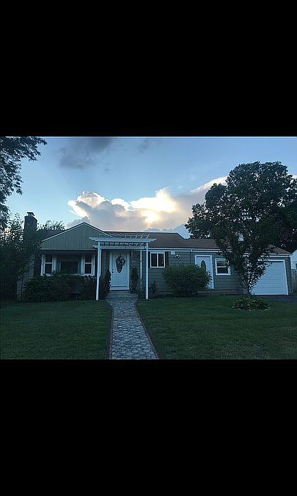 1st image of 165 Plantation Dr