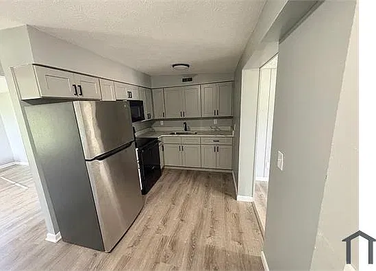 4 bed, 1116 sqft, $1,900 — Photo 2