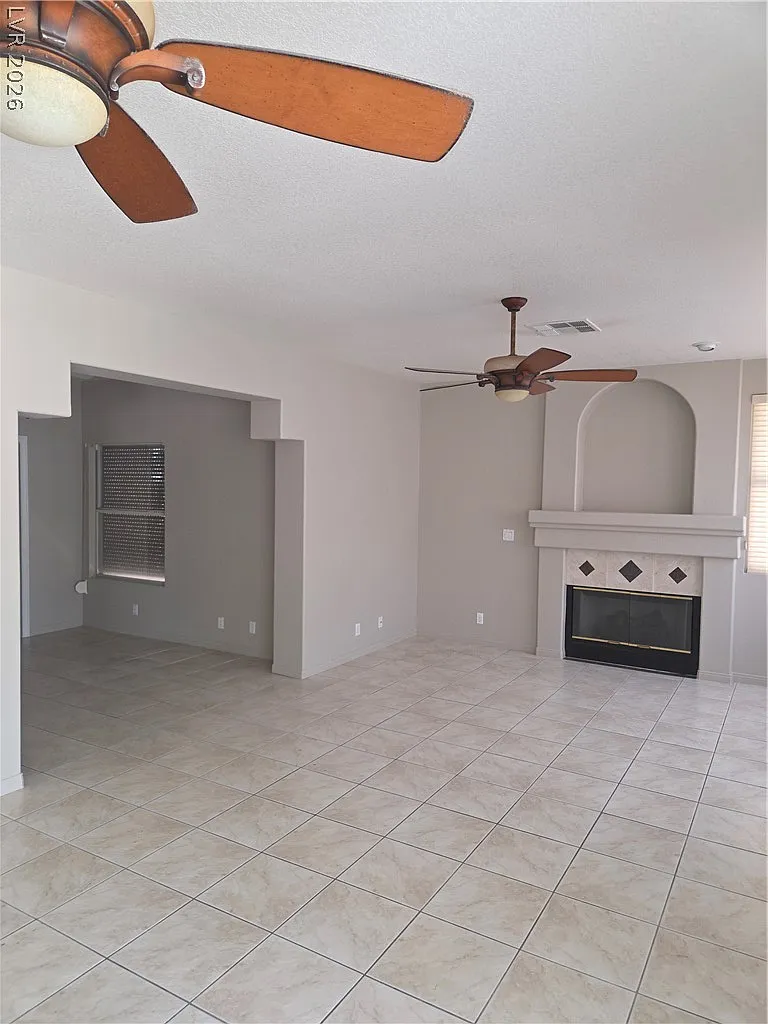 3 bed, 3.0 bath, 2483 sqft, $2,475 — Photo 4