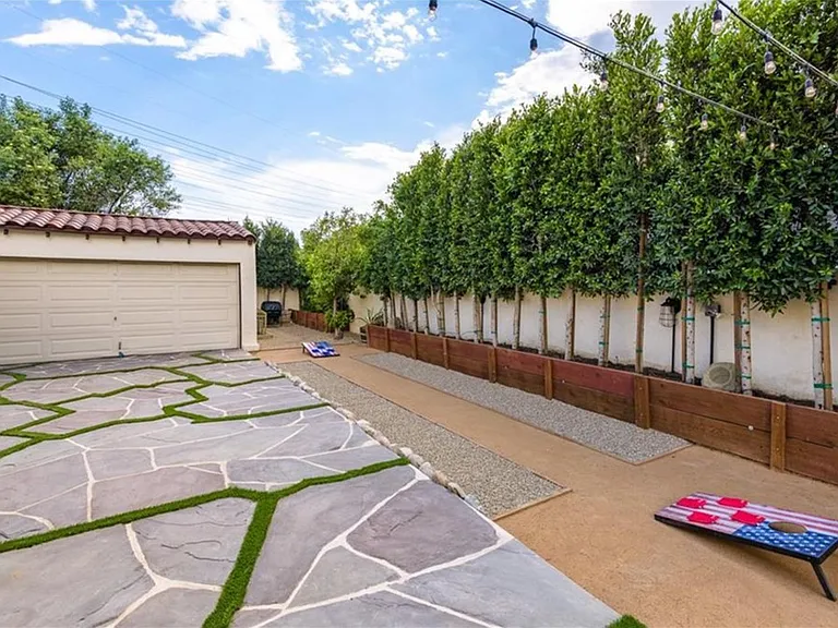3104 1/2 Hollydale Dr — Photo 2