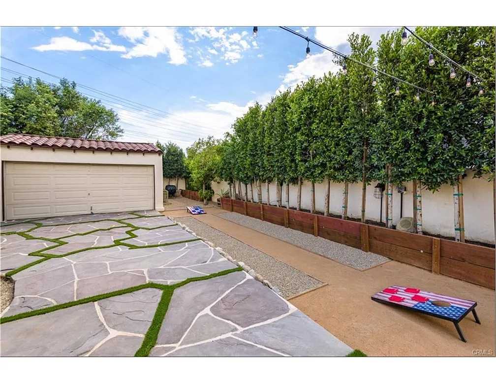 Building Photo - 3104 1/2 Hollydale Dr