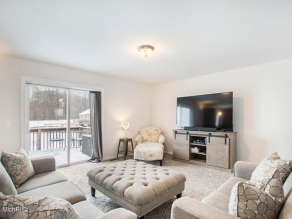 5th image of 4621 Wren Dr SE