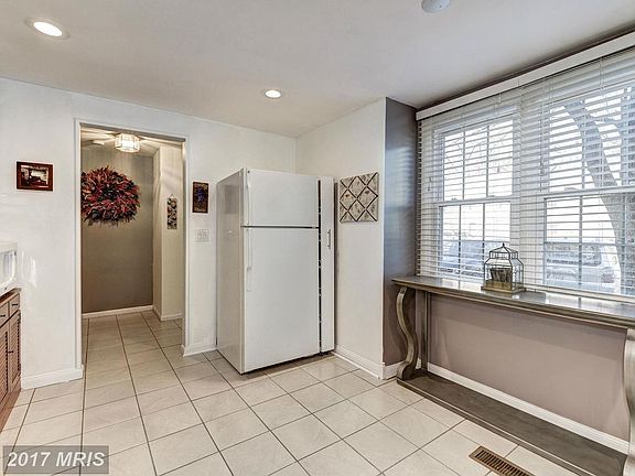 4th image of 9423 Candleberry Ct