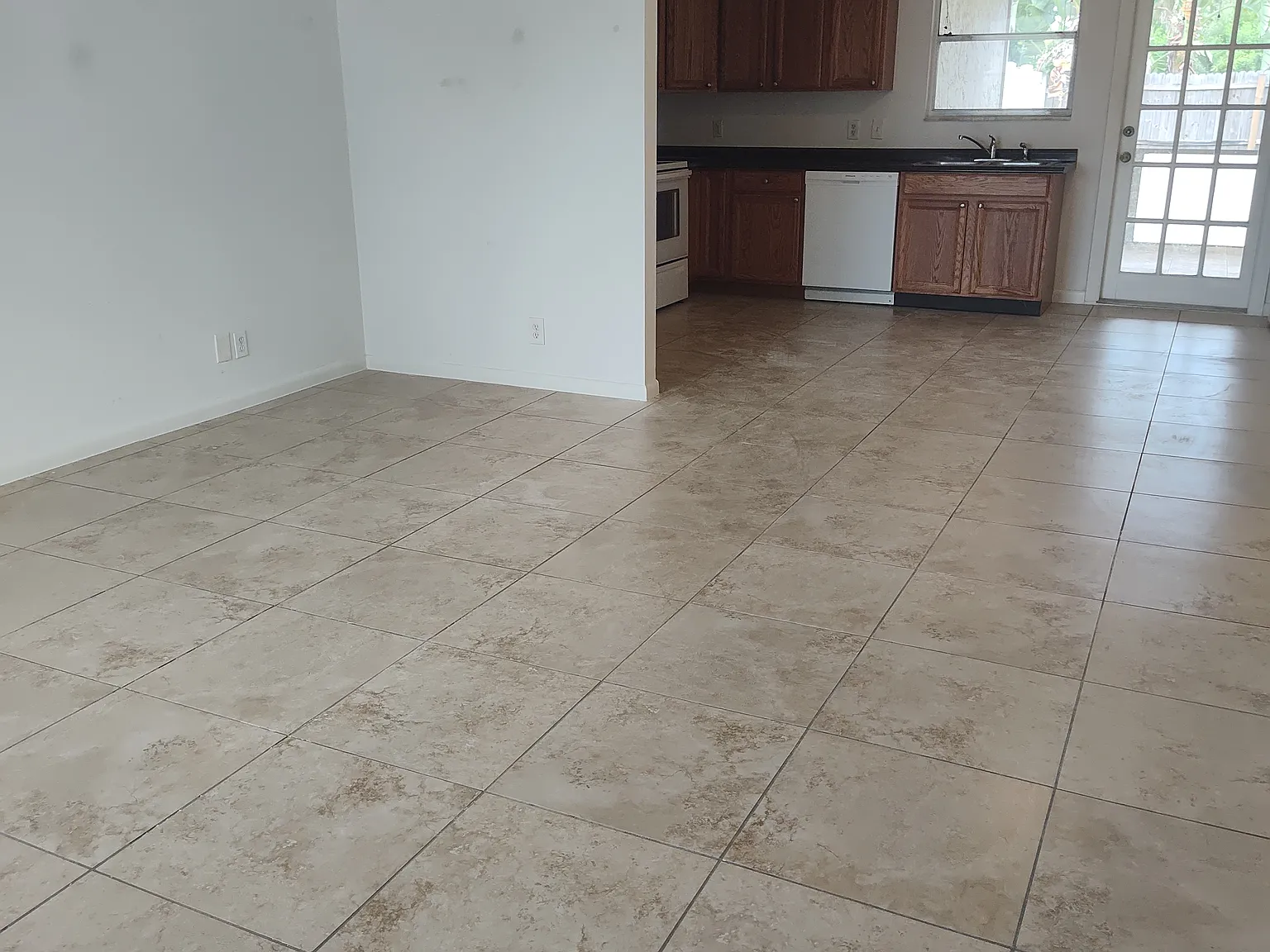 2 bed, 1000 sqft, $1,900 — Photo 4