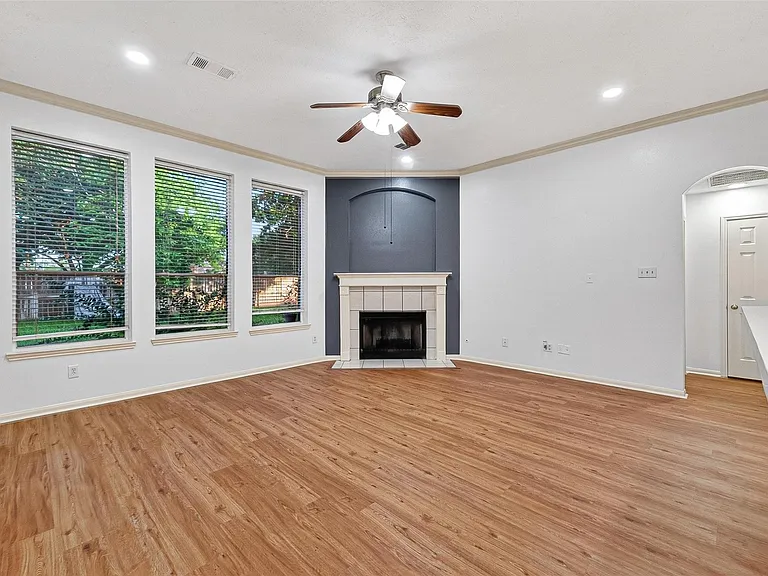 17303 Kenton Crossing Ln — Photo 23