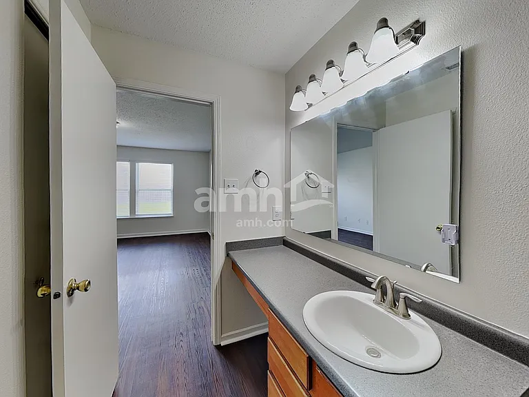 5624 Grassy Bank Dr — Photo 9