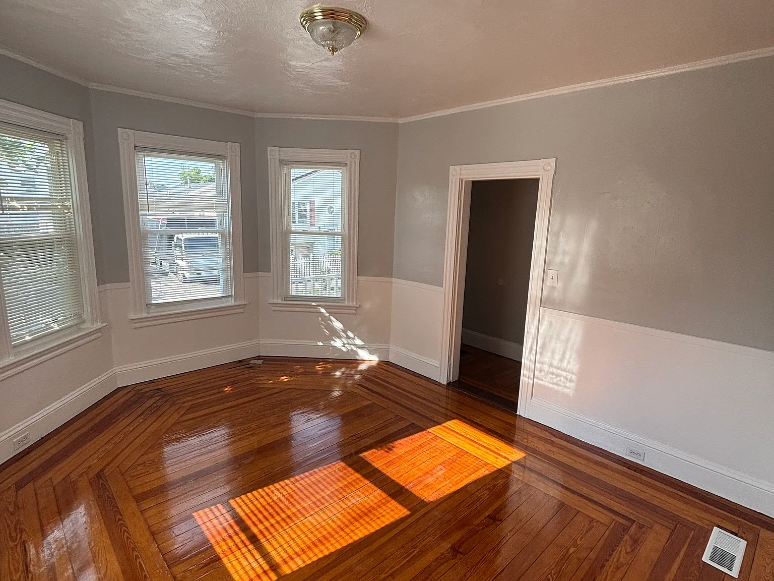 2 bed, 807 sqft, $1,800 — Photo 2