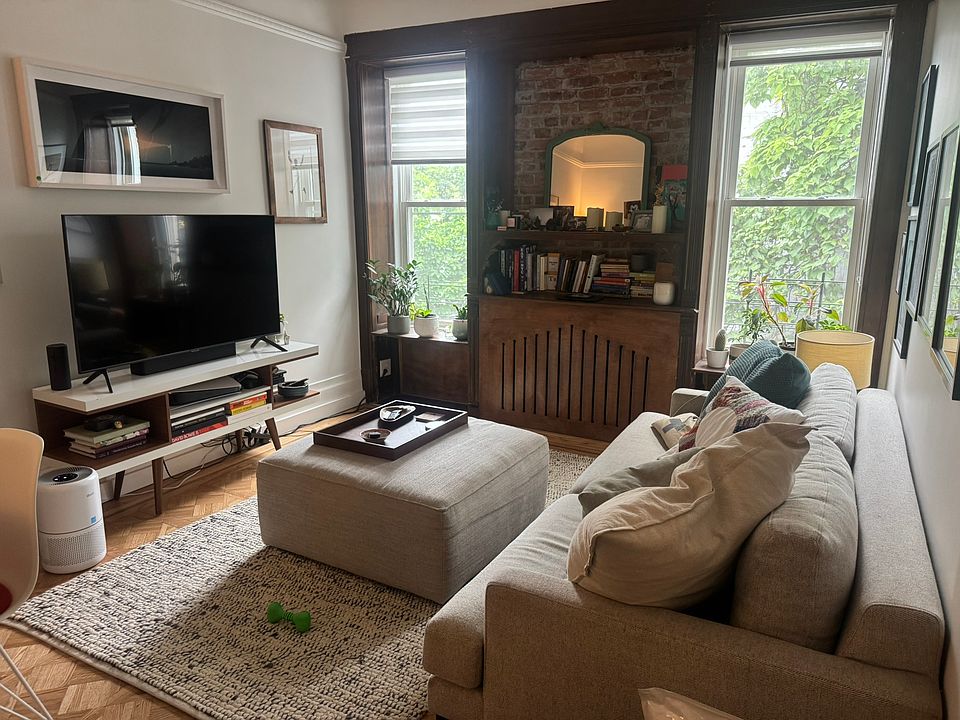 1st image of 4 Sherman St Floor 3