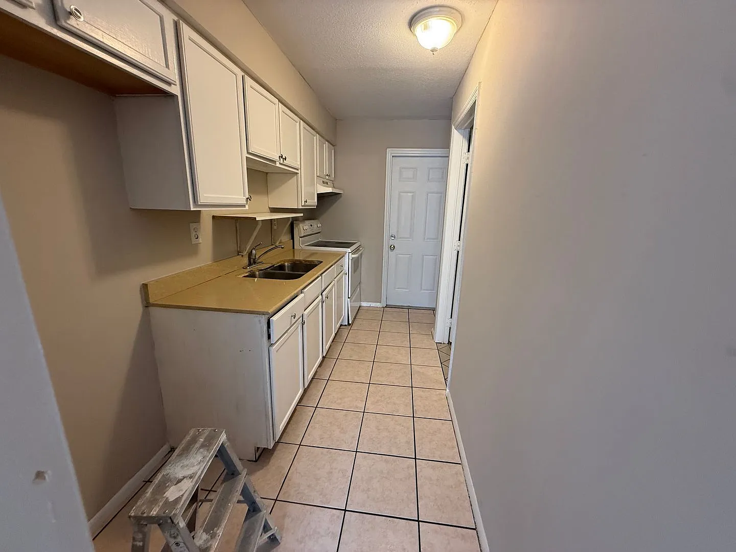 5645 6th Ave — Photo 3