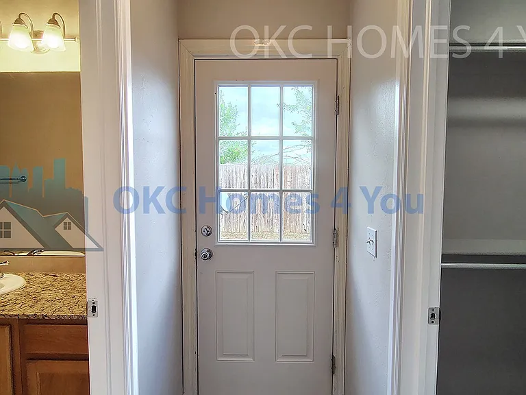 606 Garrison Ln — Photo 18