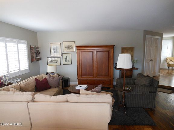 3rd image of 202 W Wood Dr