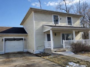 814 Cambridge Ave, Rockford, IL 61102