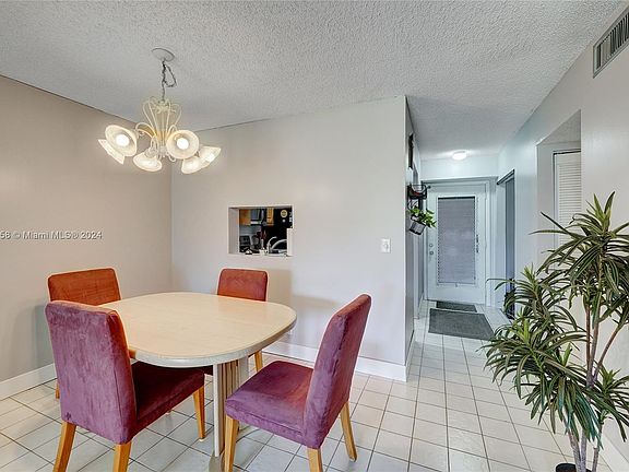 5th image of 206 SE 10th St APT 105