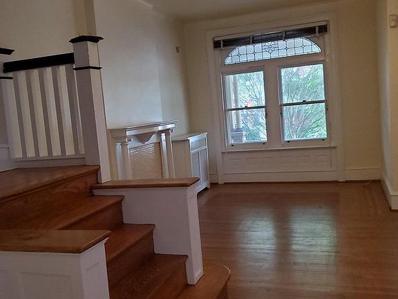 3rd image of 4914 Larchwood Ave