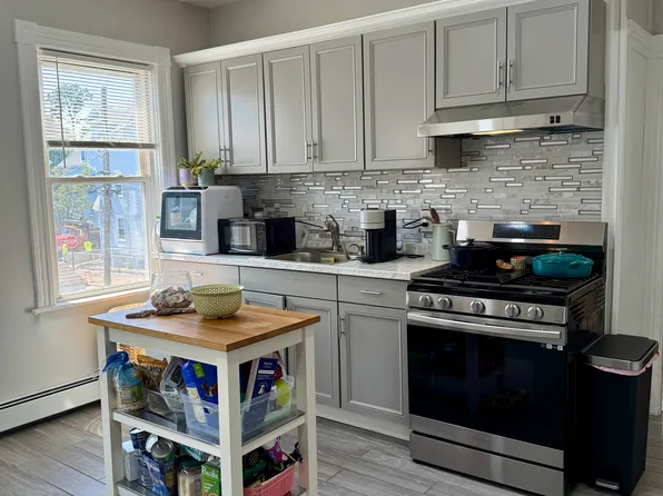 57 Robin St Floor 1, Providence, RI 02908