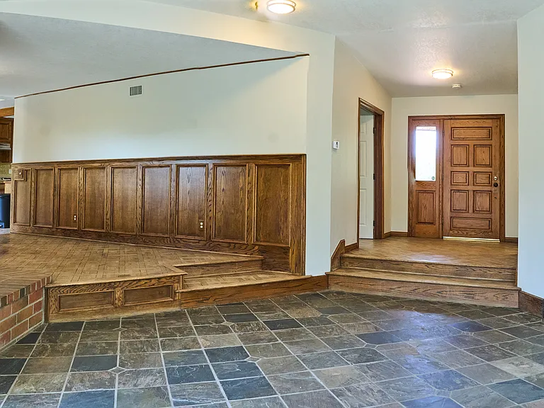 397 Loftyhill Dr — Photo 6