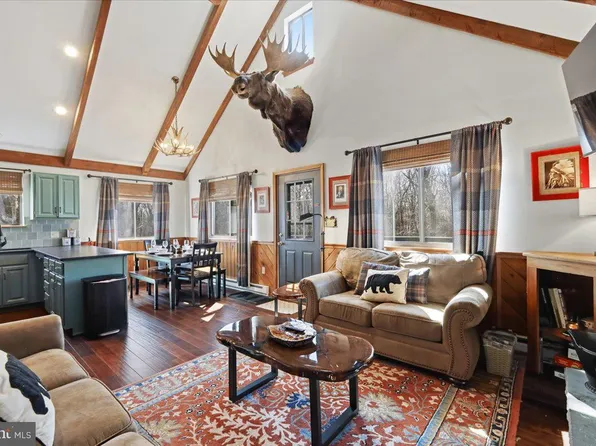 20 Vista Ln, Lake Harmony, PA 18624