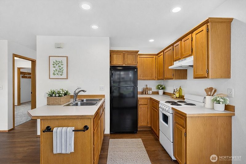 4th image of 161 W Whidbey Avenue #38