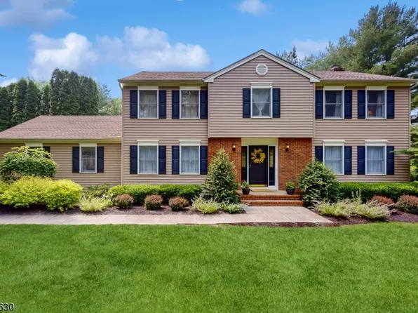 39 Uptom Pine Rd, Clinton Twp., NJ 08833