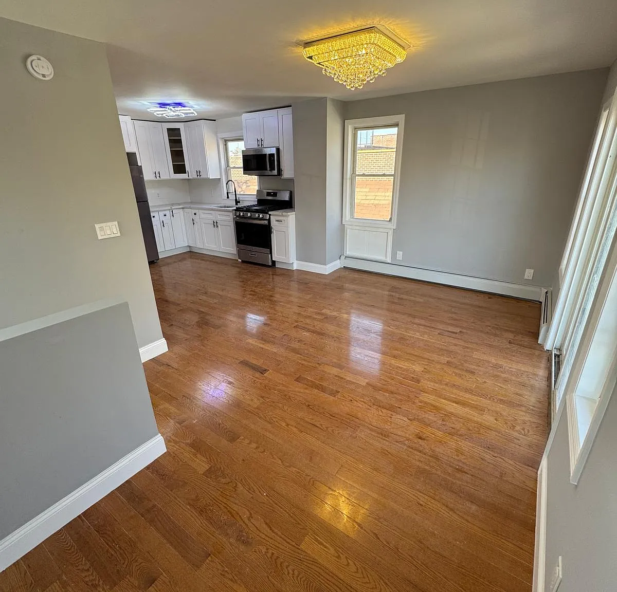 1025 Longfellow Ave — Photo 2