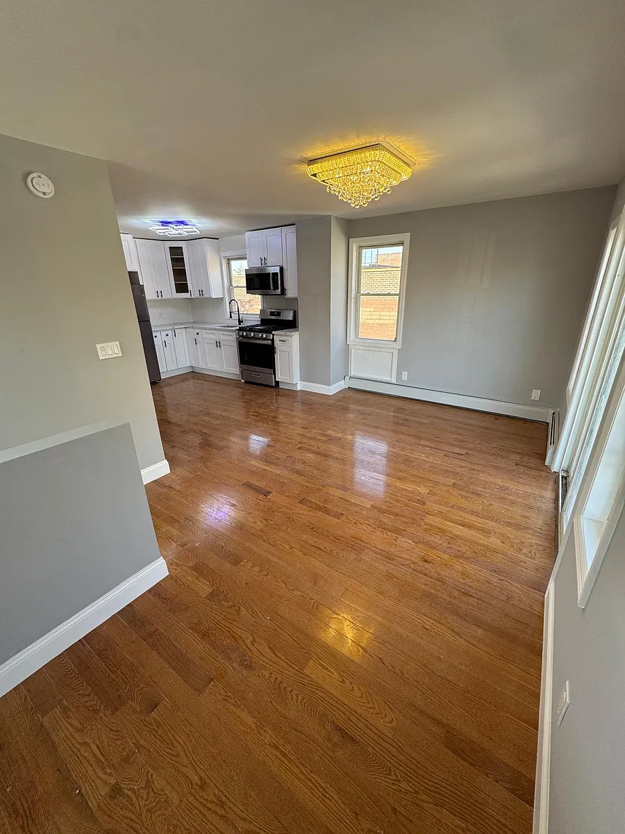 Building Photo - 1025 Longfellow Ave #2F