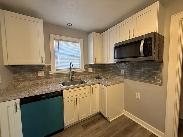 17901 Delavan Ave — Photo 5