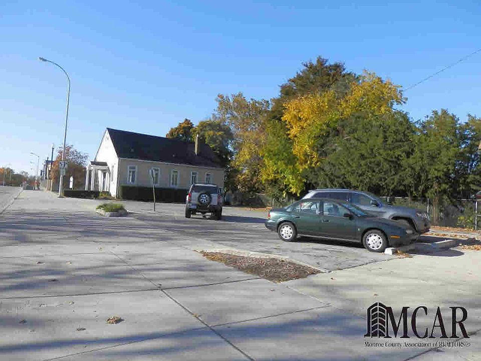 2nd image of 114 E Elm Ave