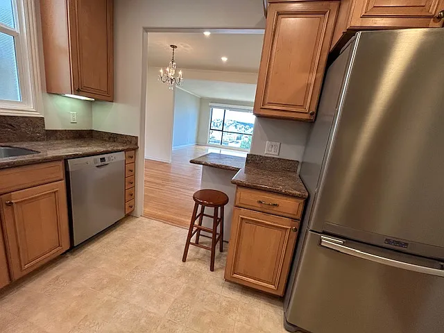Kitchen thru to L.R. eat in counter for two
