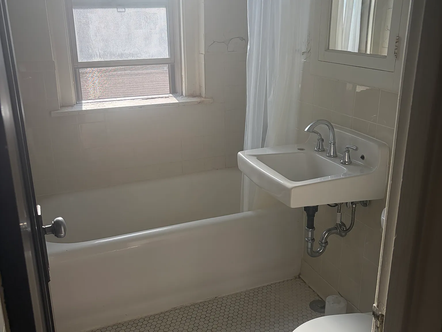 2 bed, 750 sqft, $1,200 — Photo 3