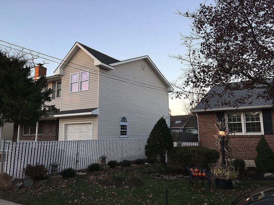 2nd image of 705 Bem St