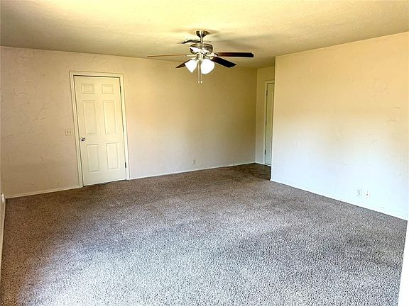 5th image of 907 W Daniel St