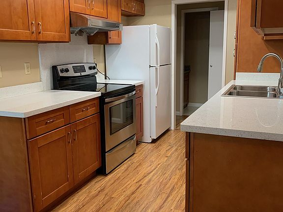 5th image of 917 Tamarack Ln APT 2