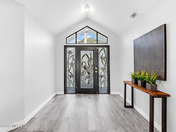 2nd image of 2080 Leeward Ln