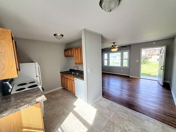 3rd image of 521 Arnold St