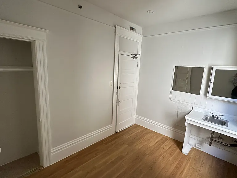 2 Emery Ln #3 — Photo 1