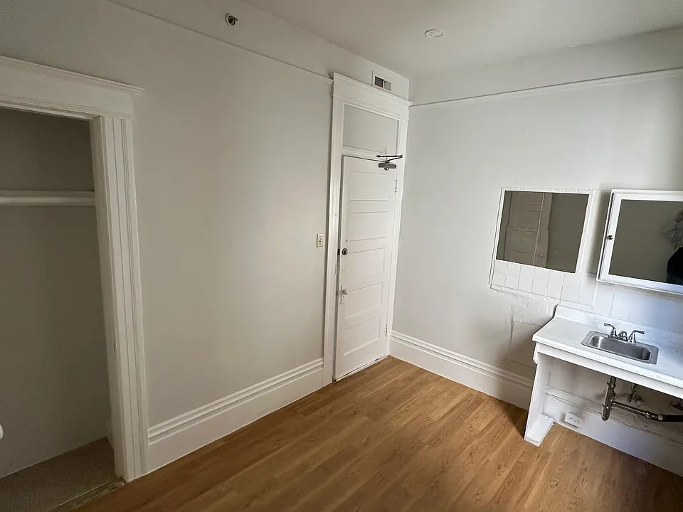 2 Emery Ln #3