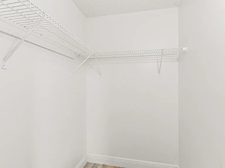 507 Meadows Cir — Photo 15