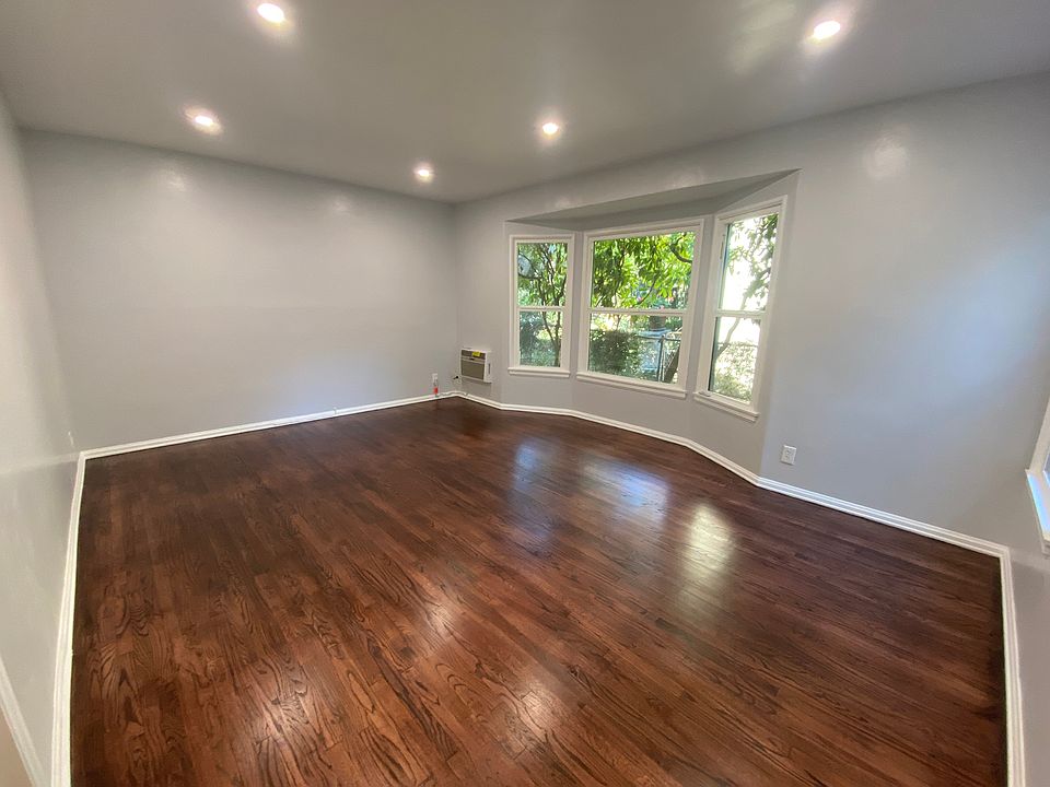 1st image of 2475 N Beachwood Dr #2