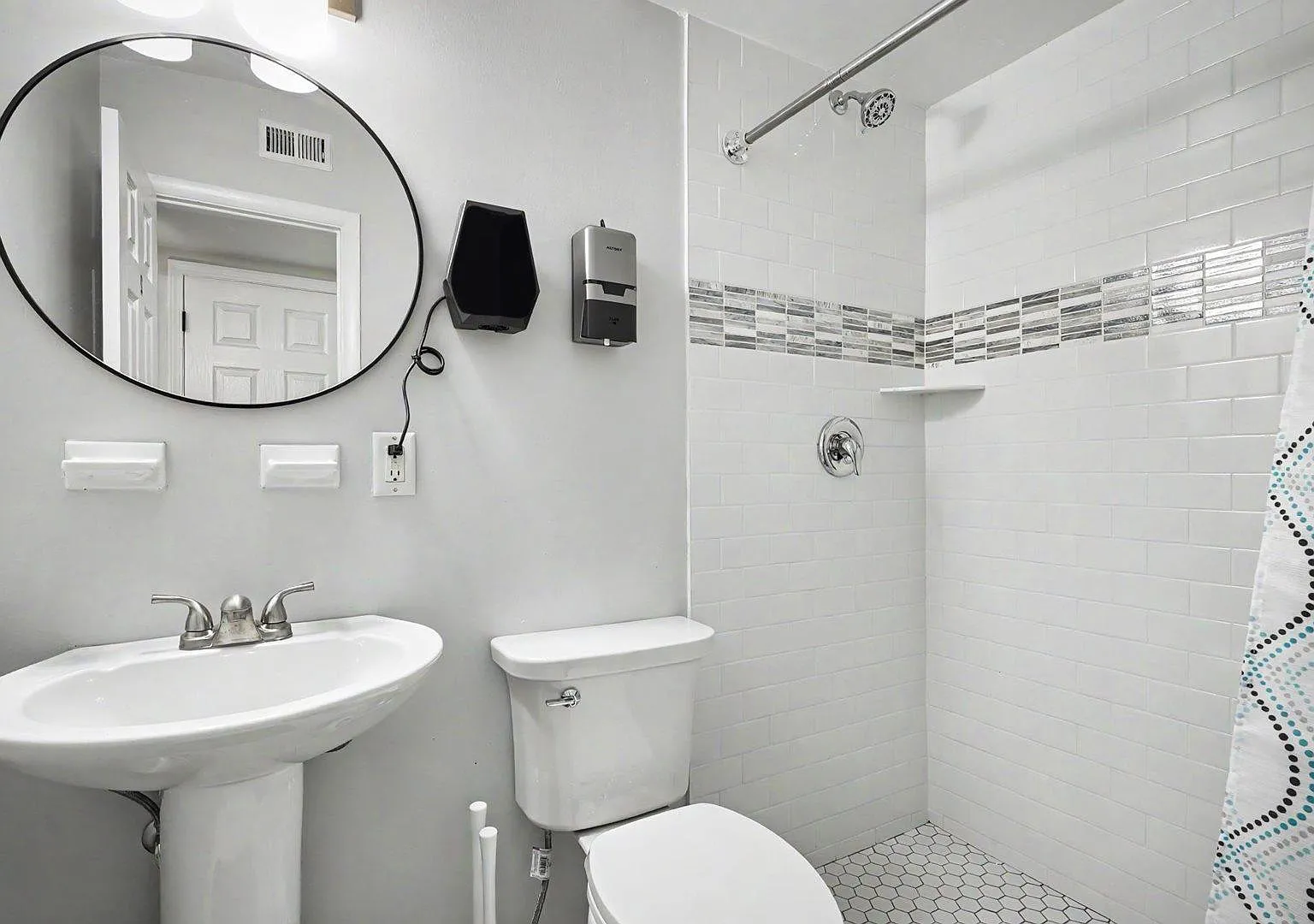 4 bed, 3.0 bath, 1450 sqft, $923 — Photo 3