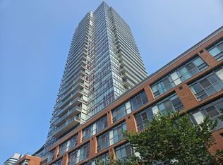 33 Mill St #806, Toronto, ON M5A3R3