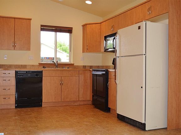 2nd image of 1433 Larkspur Dr
