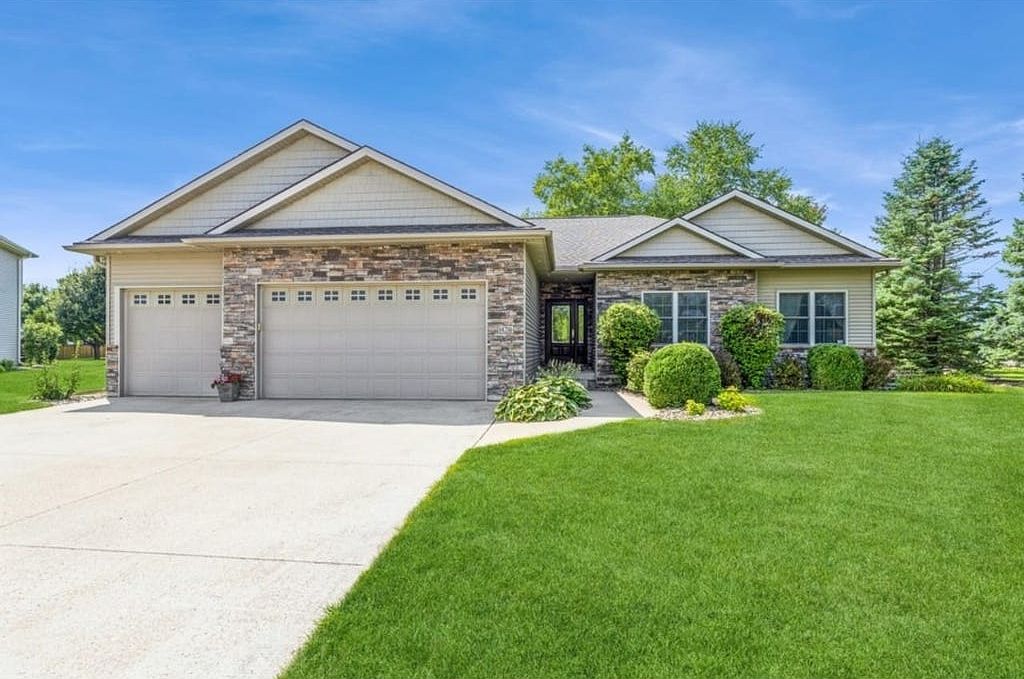 14216 Dellwood Dr, Urbandale, IA 50323 | Zillow