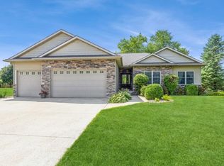 14216 Dellwood Dr, Urbandale, IA 50323