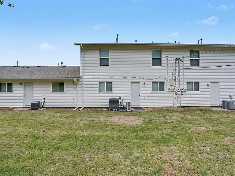 15351 W Highway 66 Hwy #E — Photo 26